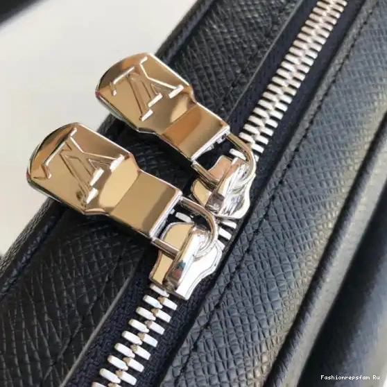 FS CHEAP Vuitton PM Louis OUTDOOR MESSENGER 0522
